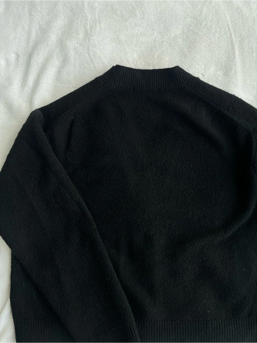 Uniqlo Black V-Neck Button Front Cardigan with Pockets - Picture 4 of 5